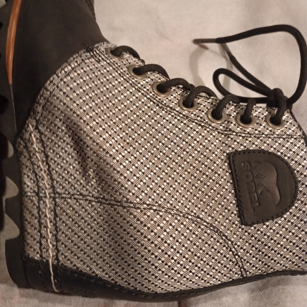 Sorel Black and White Lace-Up Ankle Booties - Great Condition - Picture 7 of 11